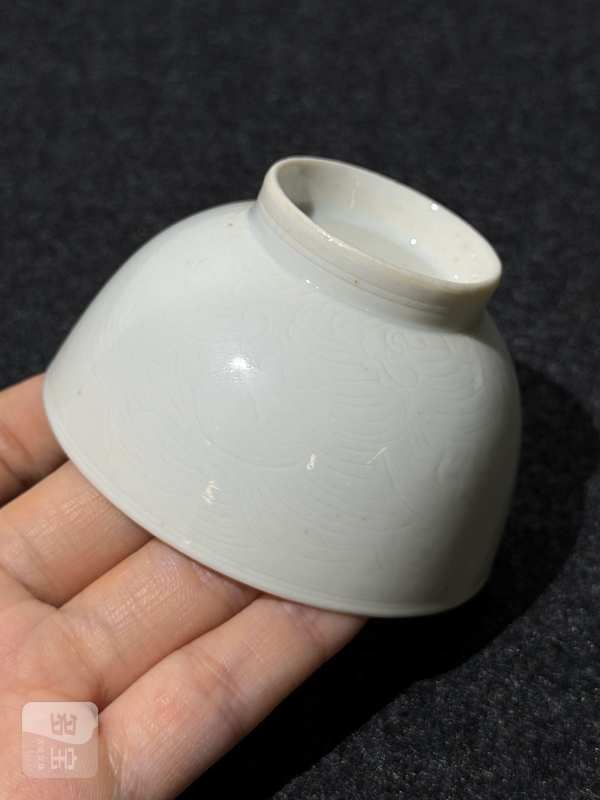 清早期 白釉暗刻海水江崖纹杯一对 - 图12
